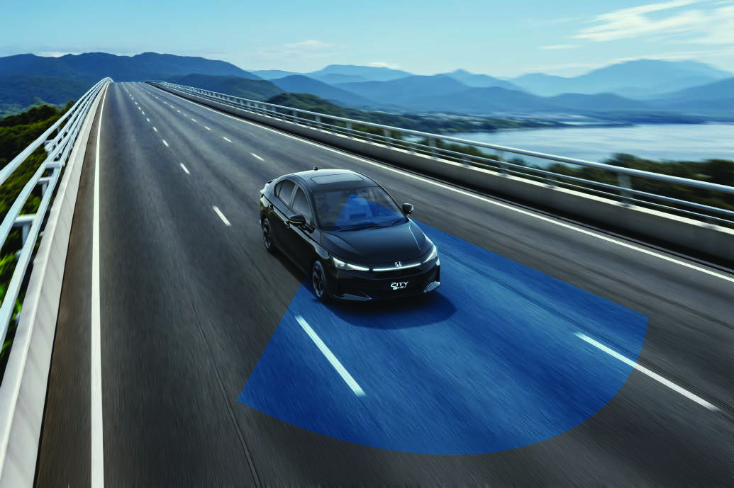 Honda City — Lane Keeping Assist System (LKAS) steers to centre the car in its lane