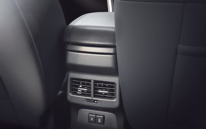 Maruti Suzuki Brezza (2022-2025) — Rear AC vents with Type-A and Type-C fast-charging USB ports.