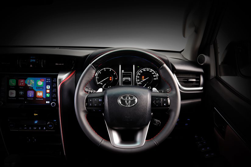 Toyota Fortuner — Smart Playcast touchscreen audio with Apple CarPlay