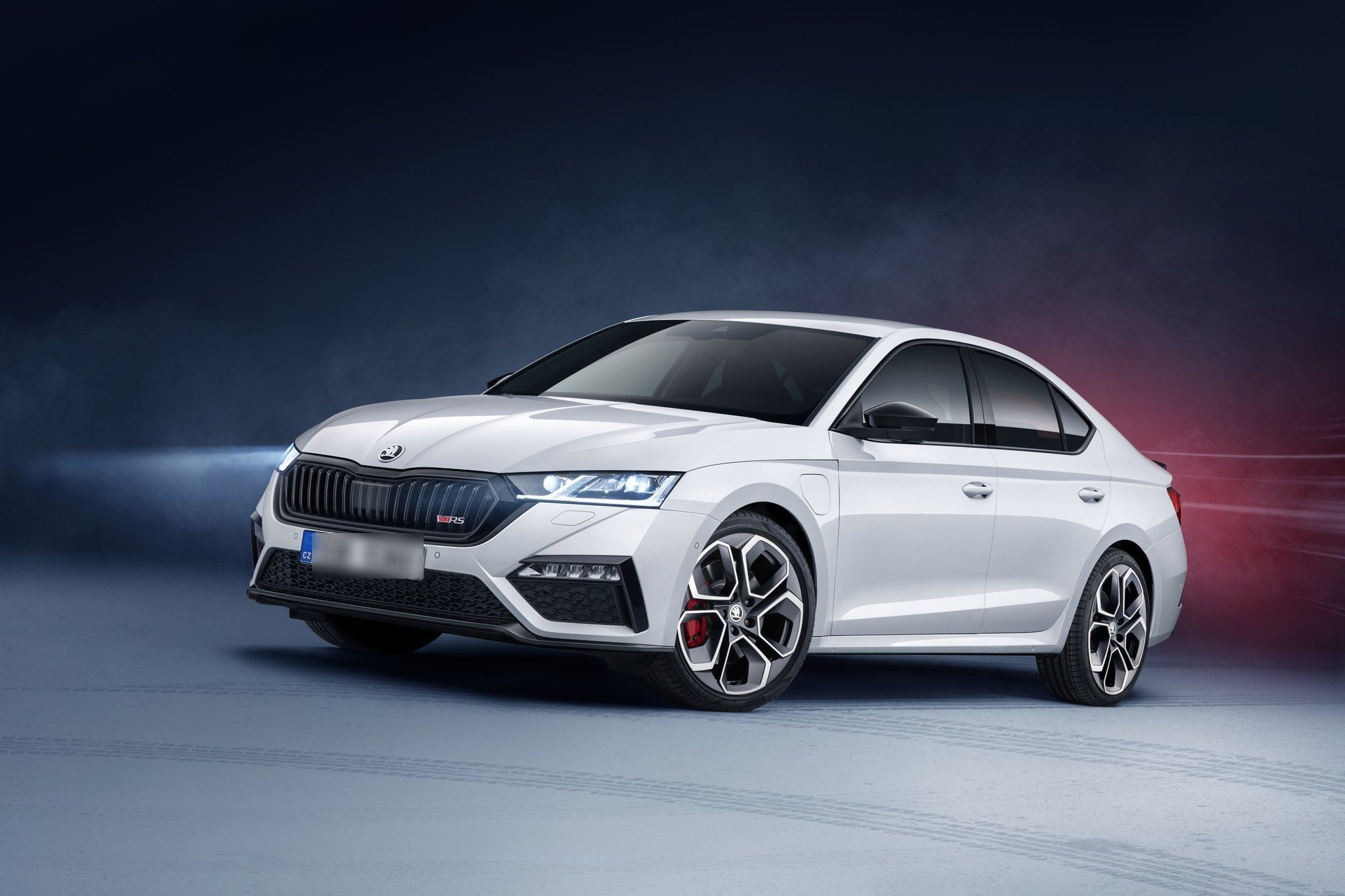Skoda Octavia RS Liftback front three-quarter studio