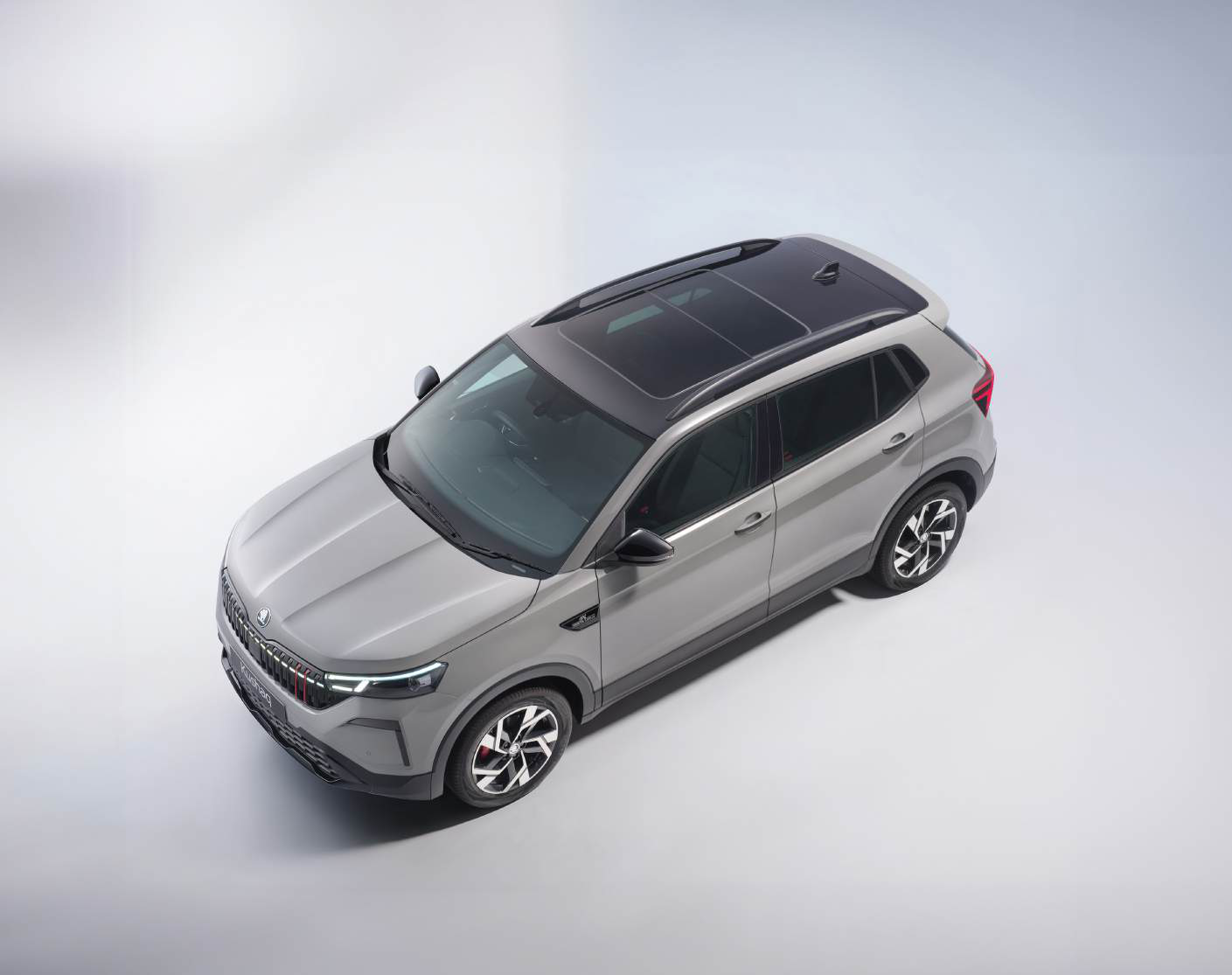 Skoda Kushaq — Panoramic sunroof seen in top view
