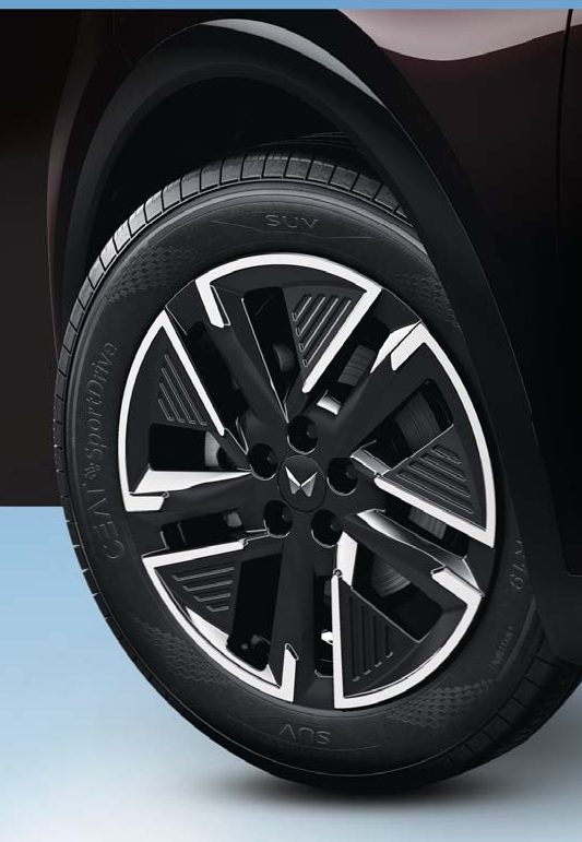 Mahindra XUV 7XO — R19 diamond-cut alloy wheels