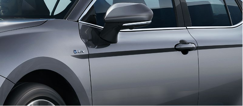 Toyota Camry — Sleek side profile with body-coloured door mirrors and a premium glossy body coating