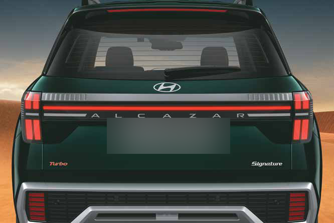 Hyundai Alcazar — Connected LED tail lamps with rear horizon lamp