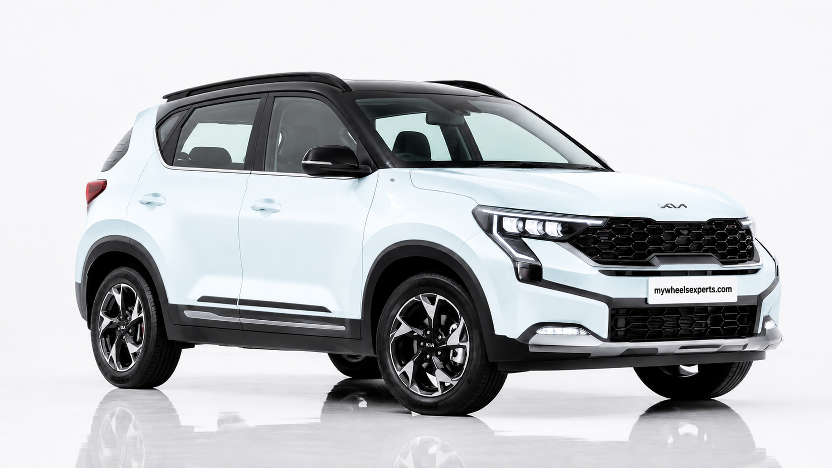 Kia Sonet in Glacier White Pearl
