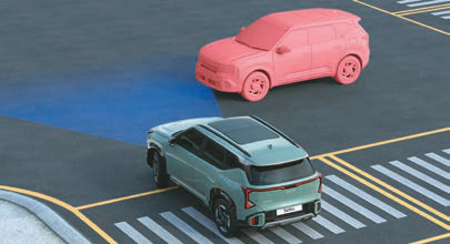 Kia Seltos — Front Collision-Avoidance Assist at a junction (FCA-JC)