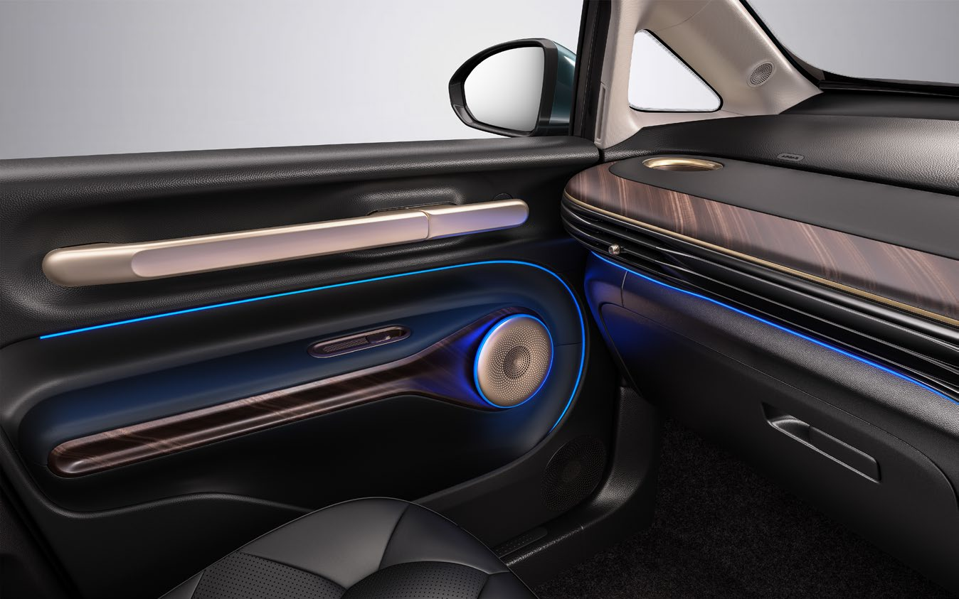 MG Windsor EV — 256-colour ambient interior lighting