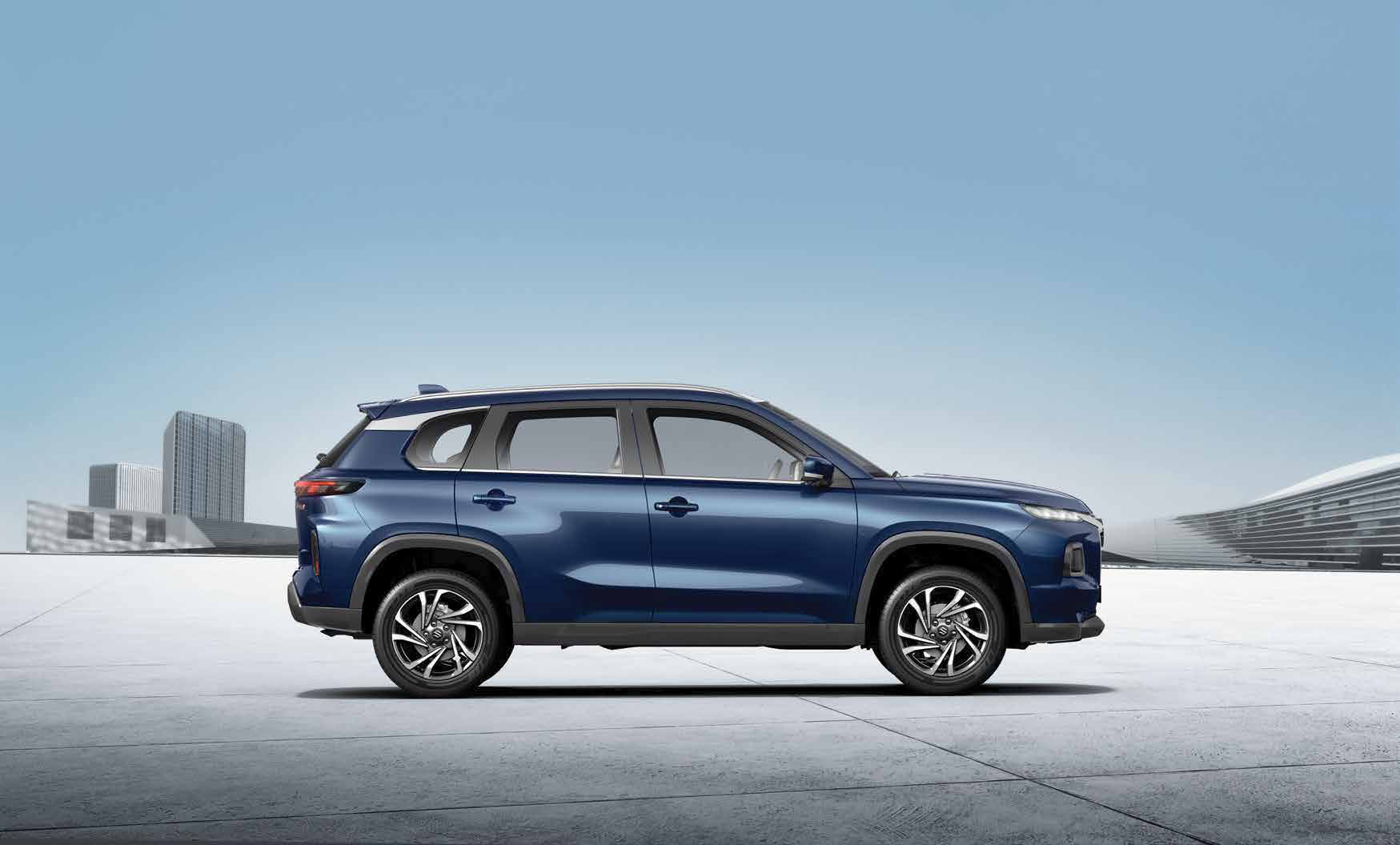 Maruti Suzuki Grand Vitara — Side profile with precision-cut dual-tone alloy wheels and a floating-roof design.
