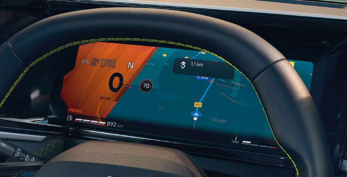 Renault Duster — Digital TFT driver display with full-screen navigation view
