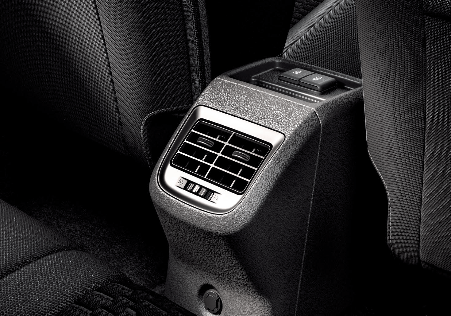 Maruti Suzuki Swift — Rear centre air-conditioning vents mounted on the console