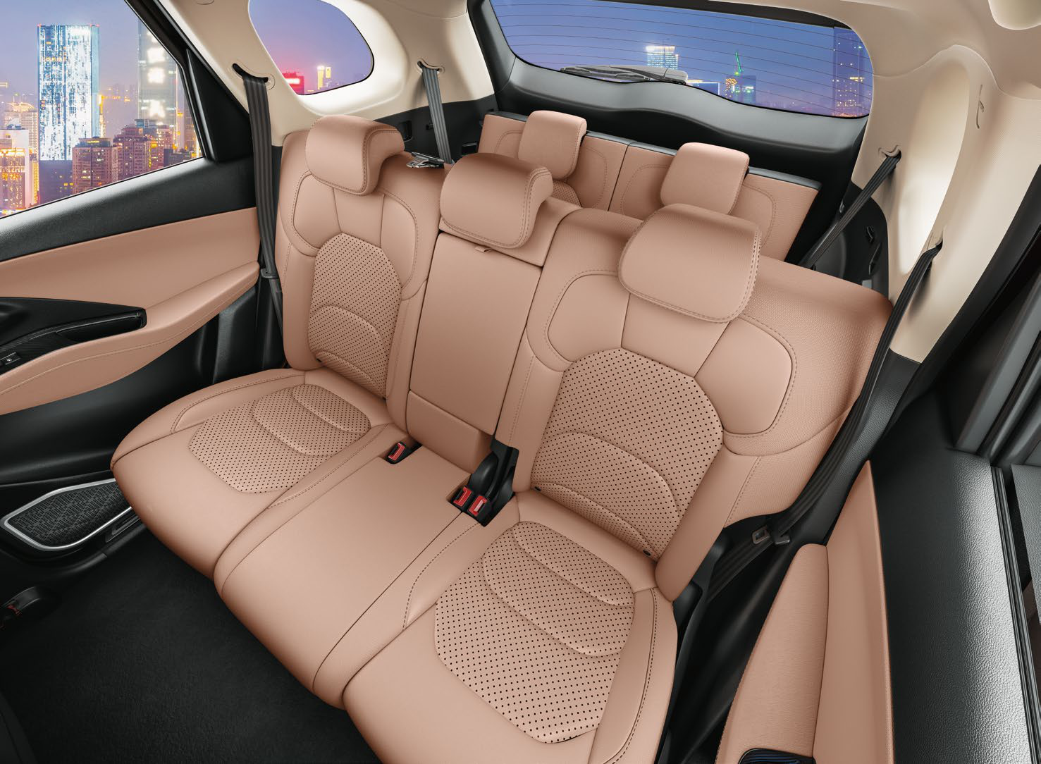 MG Hector Plus — Tan leatherette rear-row seats in the 6/7-seater cabin