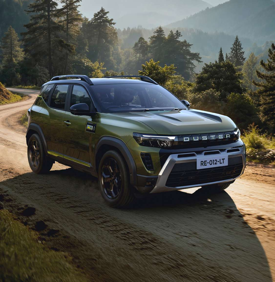 Renault Duster — Bold front fascia with the illuminated 'DUSTER' front signature and full-LED headlamps