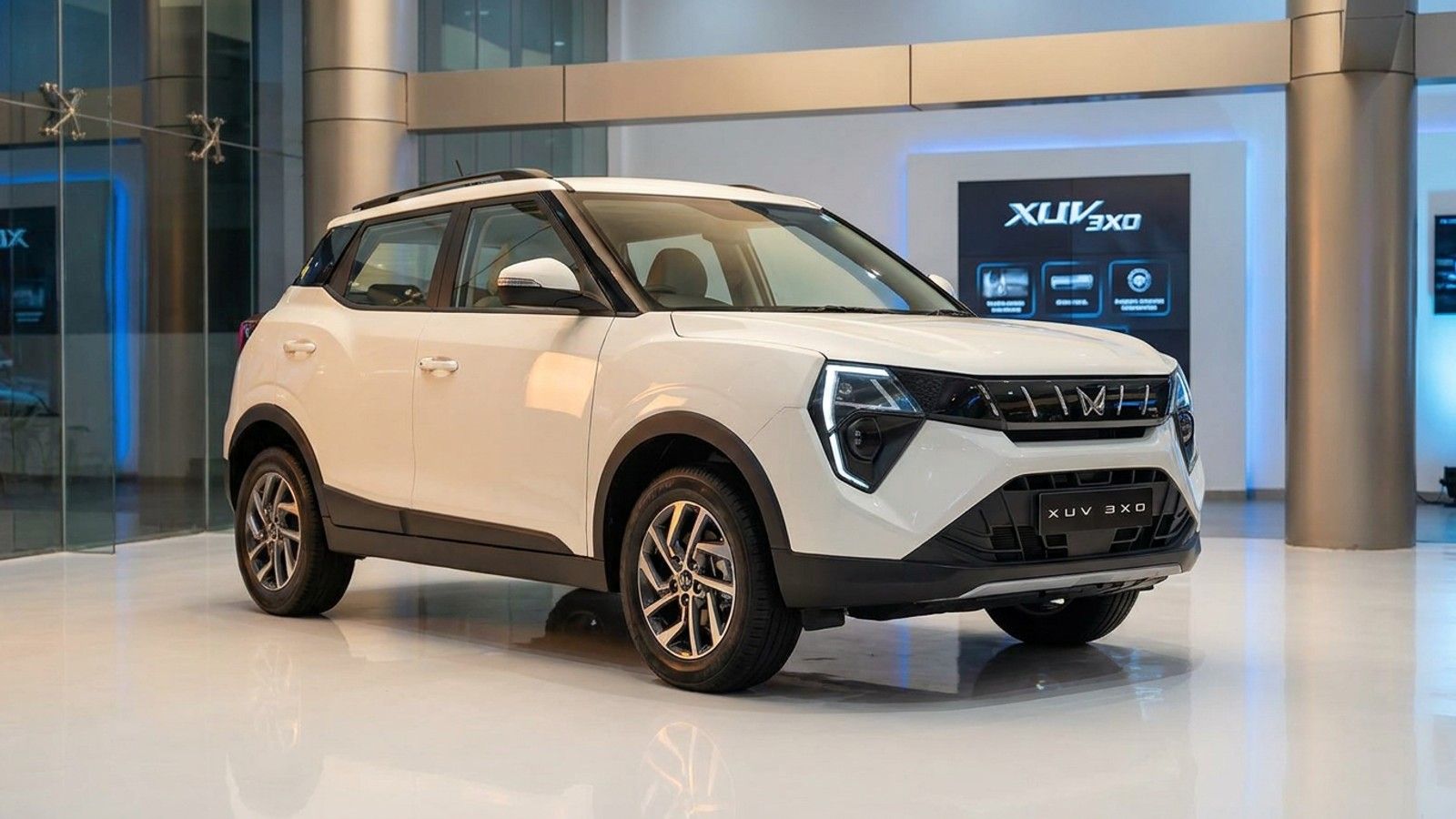 XUV 3XO AX5 petrol manual at ₹10.30L is the value pick