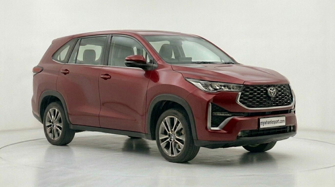 Toyota Innova Hycross in Sportin Red Bi-Tone
