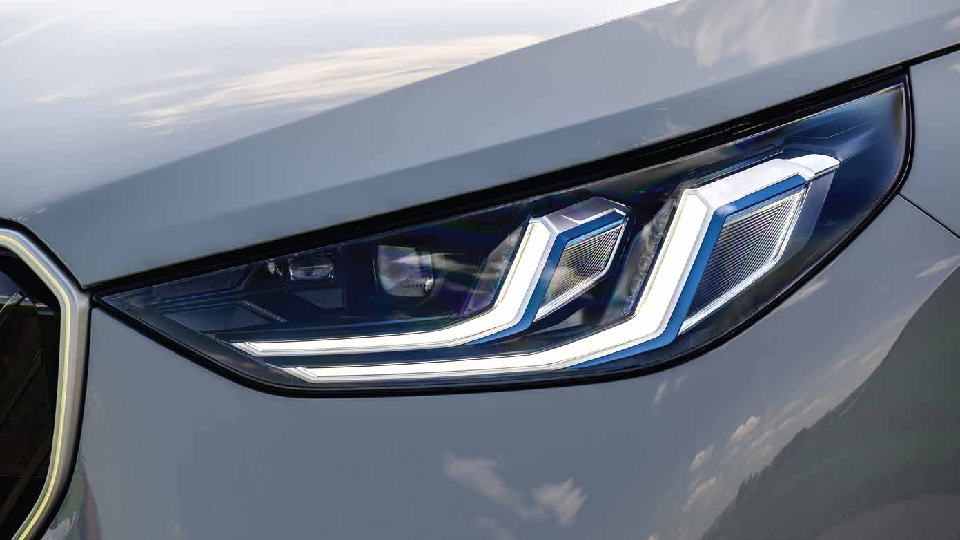 BMW X3 — Adaptive LED headlights with projector elements and cornering lights