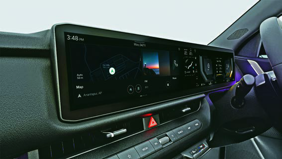Kia Seltos — Trinity panoramic dual-screen display with navigation and climate